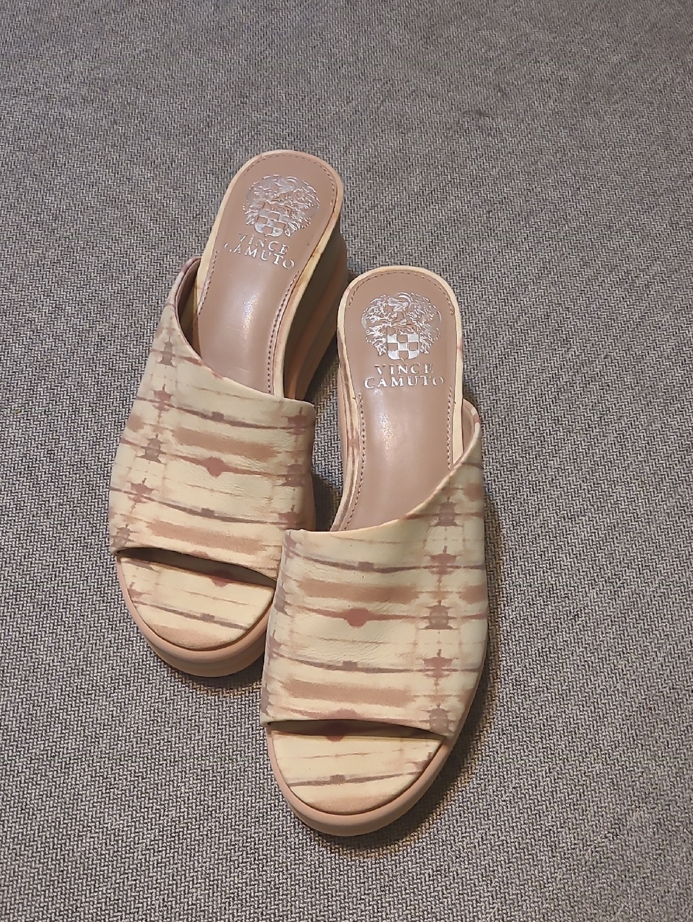Vince Camuto Wedges